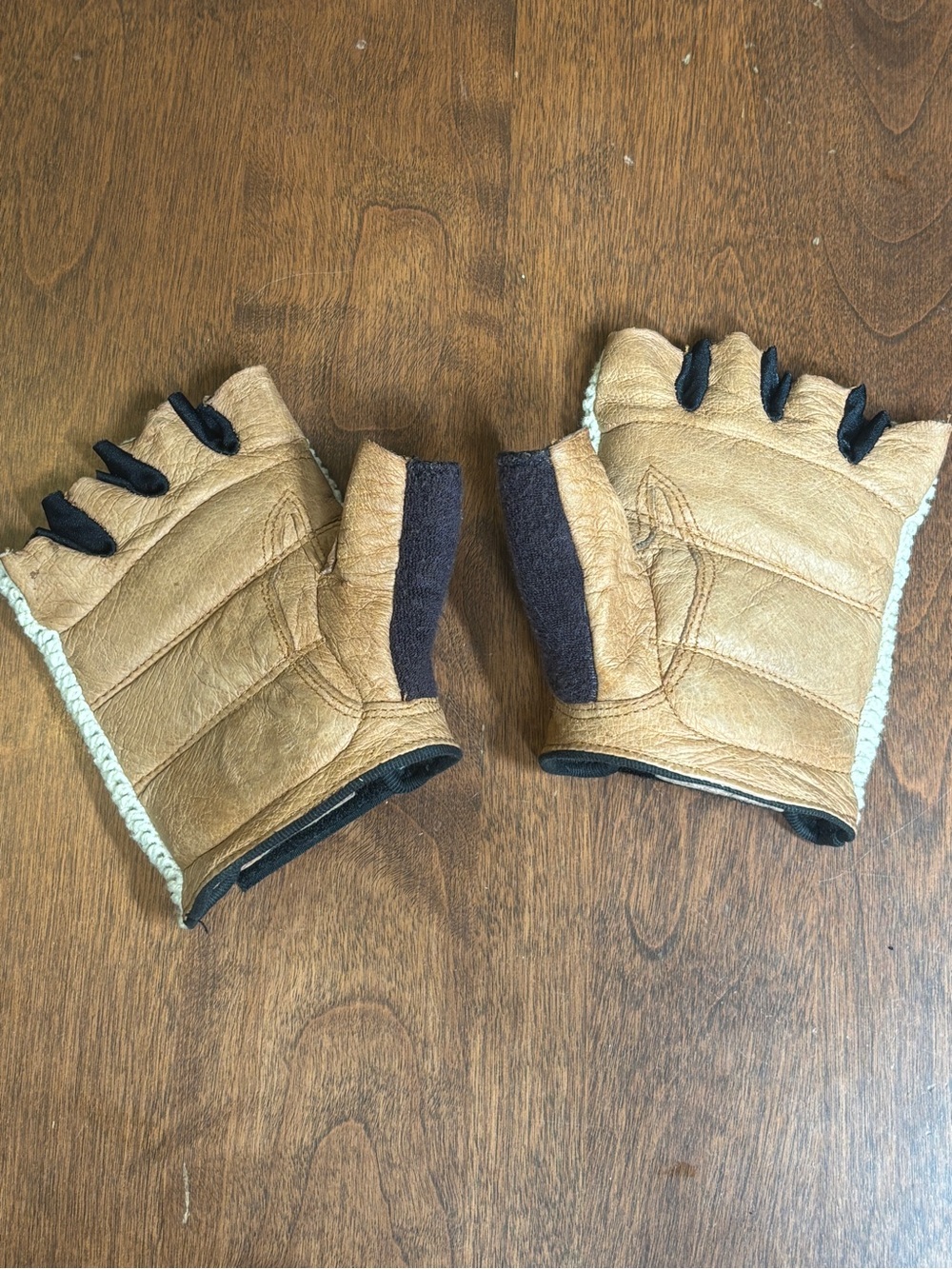 TREK Crochet Fingerless Cycling Gloves in Cream and Brown - Picture 8 of 9
